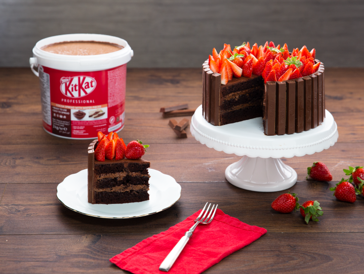 Strawberry KitKat Cake with KitKat Spread
