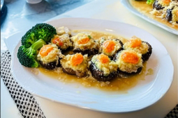 Stuffed Mushrooms with Crabmeat Sauce